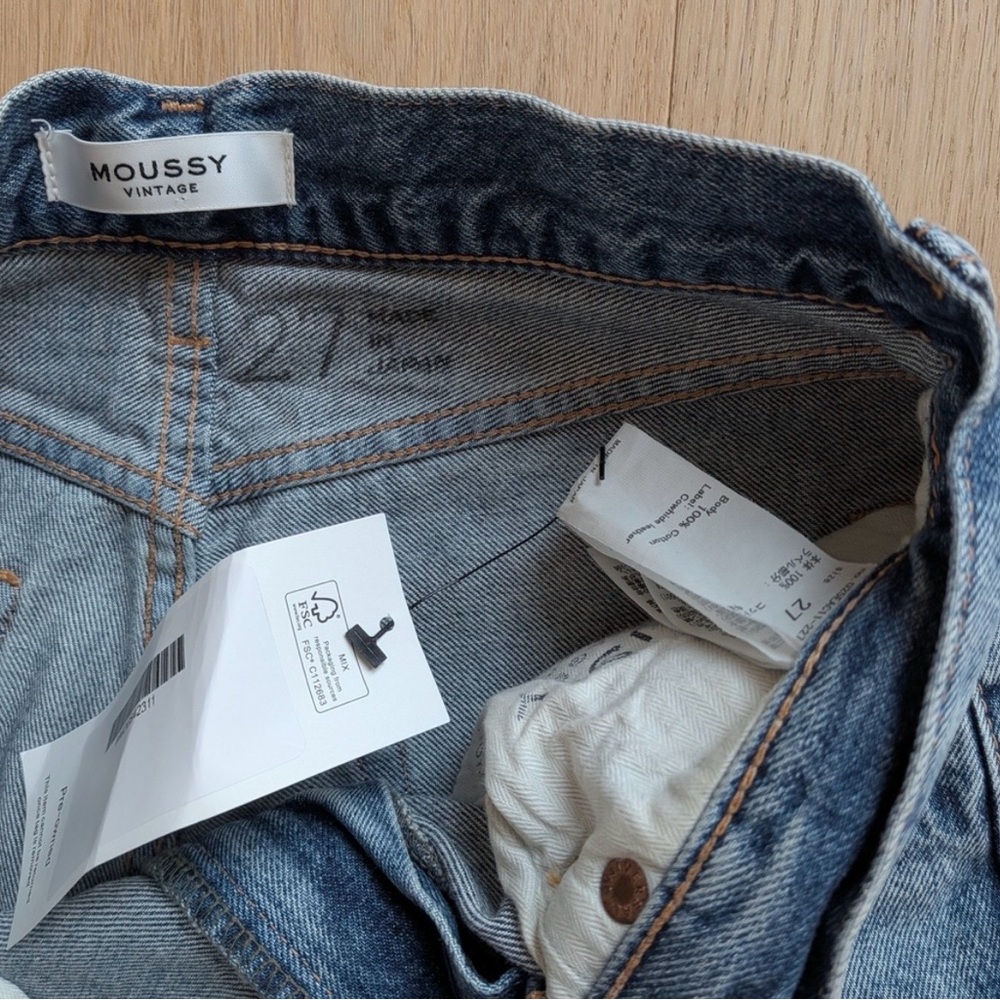 Moussy High-Rise Straight Jeans in Light Blue Wash 27 - Picture 3 of 7